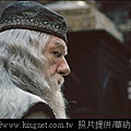 哈利因使用魔法被魔法部審問，鄧不利多當他的律師