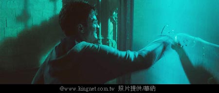 憤怒傷心的哈利