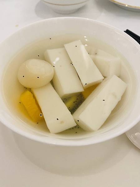 [食記] 台北 國賓川菜館鮑魚宴