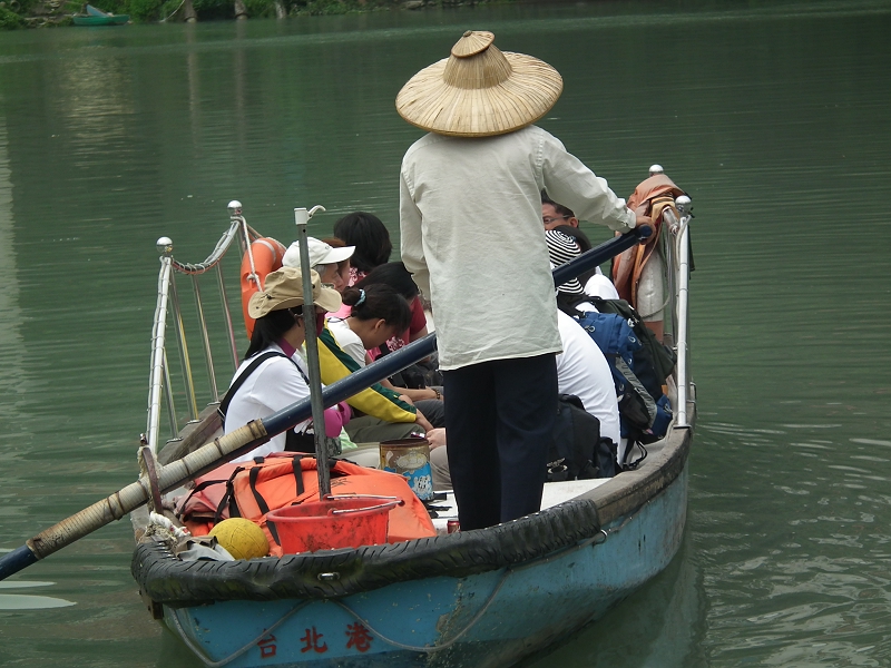 渡船至碧潭東岸(全台僅剩之人工擺渡).jpg