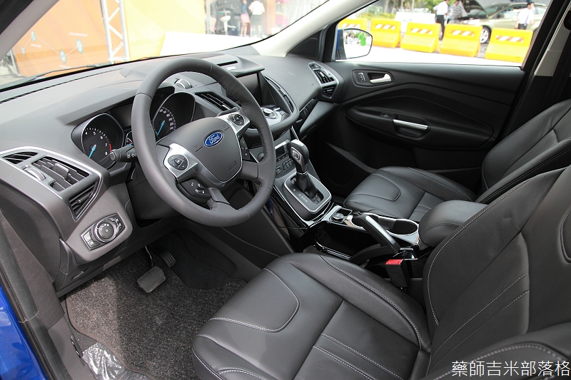 Ford_KUGA_SYNC_047