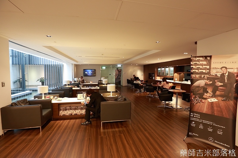 汽車 Benz中華賓士關渡汽車中心參觀心得 各種車型都有還有amg旗艦中心 簡直就像博物館 Glc250試駕心得 藥師吉米 旅行 攝影 美食 科技 健康 親子 痞客邦