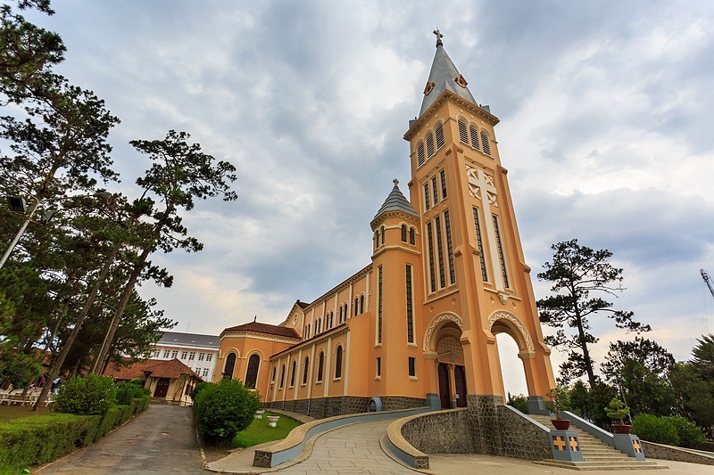 Da Lat Cathedral.jpg