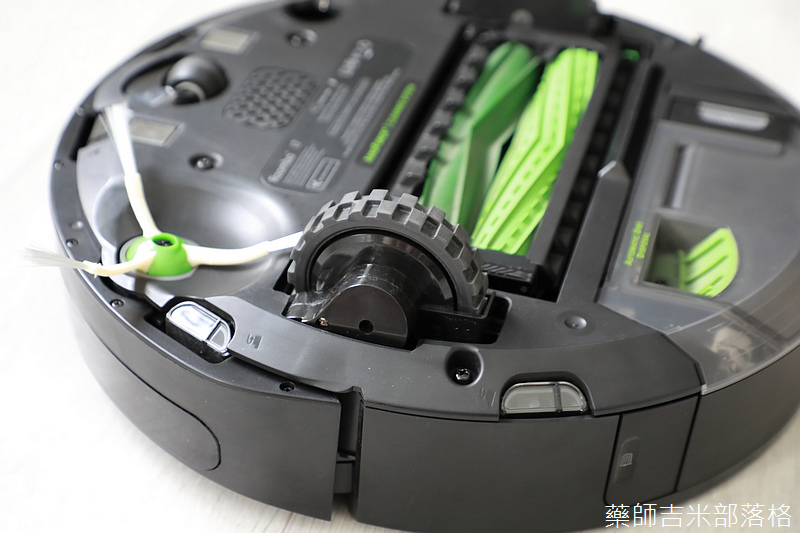 iRobot_Roomba_i7+_059.jpg