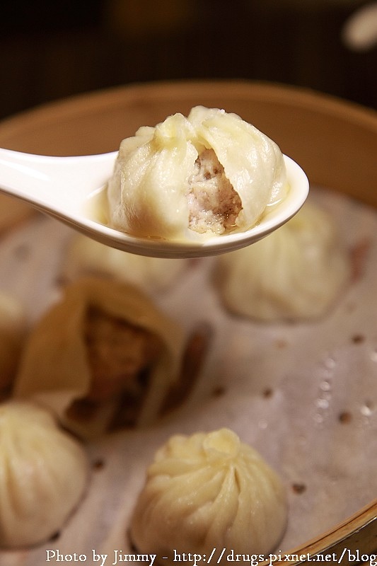 台南 美食 清閣水樓 灌湯包子 - 吸管吸的湯包