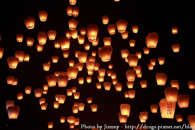 新北旅遊 平溪天燈節 怎麼去十分天燈廣場平溪國中放天燈賞天燈拍天燈經驗分享 藥師吉米 旅行 攝影 美食 科技 健康 親子 痞客邦