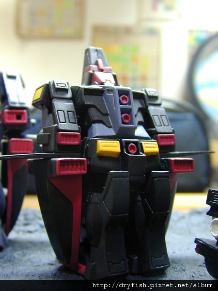 MRX-009 感應鋼彈(MA形態)