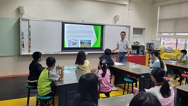 圖書館活動--翻翻你我的童年