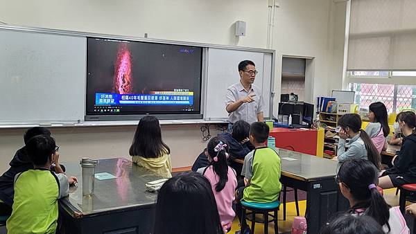 圖書館活動--翻翻你我的童年