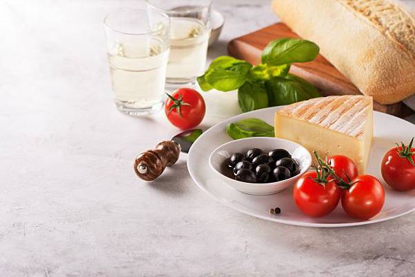 piece-of-cheese-with-tomatoes-and-black-olives-on-a-plate_1220-576.jpg piece-of-cheese-with-tomatoes-and-black-olives-on-a-plate_1220-576.jpg