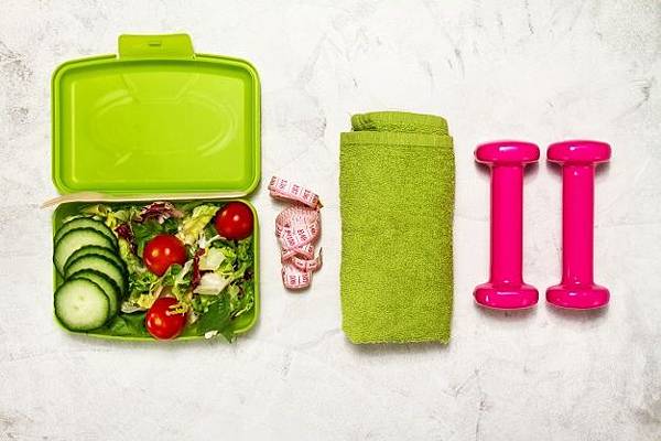 salad-with-dumbbells-and-a-green-towel_1220-852.jpg salad-with-dumbbells-and-a-green-towel_1220-852.jpg