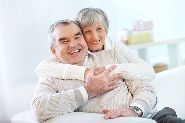 senior-couple-hugging-at-home_1098-1297.jpg