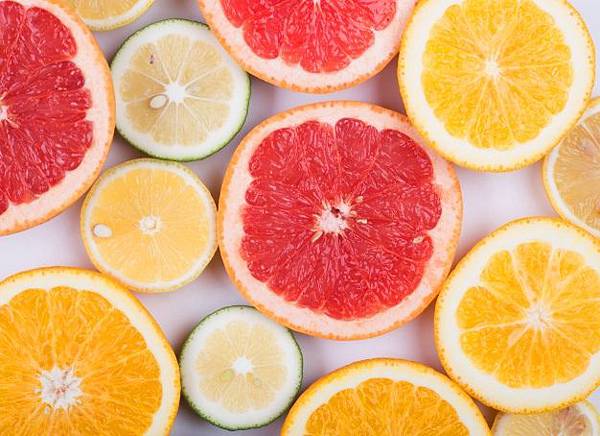 differents-citrus-cut-in-hald_1112-643.jpg differents-citrus-cut-in-hald_1112-643.jpg