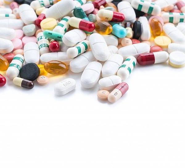 packings-of-pills-and-capsules-of-medicines_1339-2258.jpg packings-of-pills-and-capsules-of-medicines_1339-2258.jpg