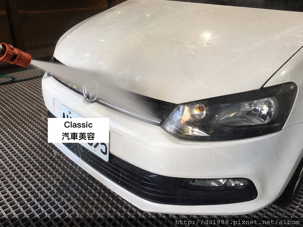 步驟1-2、先將車輛表面髒污灰塵徹底沖乾淨.jpg 步驟1-2、先將車輛表面髒污灰塵徹底沖乾淨.jpg