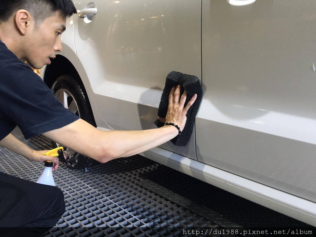 步驟5-2、全車車身柏油拔除.jpg 步驟5-2、全車車身柏油拔除.jpg