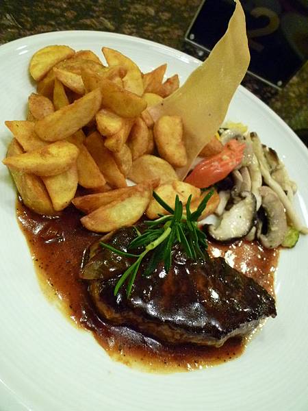 北京國際飯店 霄云廳迎賓午餐(牛排)