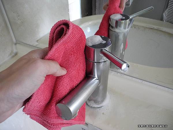 淨可靈 浴室水垢清潔劑與廚房強效清潔劑5.jpg