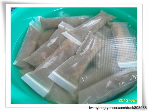 DIY古早味【冷凍袋綠豆冰棒】用剩下的綠豆湯做冰棒、冰涼消暑