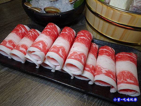 雪花牛肉-米塔石頭火鍋市府店 (1).jpg