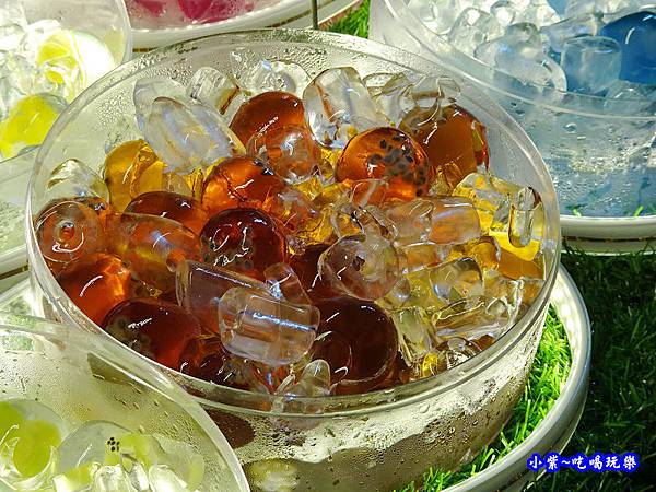 台中親子好趣處 太原觀光夜市 每週一四五六日營業 美食推薦 四季甘草芭樂 鹽酥香味杏鮑菇 現烤魷魚 Qq水晶球 豌豆粉粉 吃喝玩樂 附公廁 萬坪停車場 原 東山夜市搬來這兒囉 小紫吃喝玩樂 享食煮藝