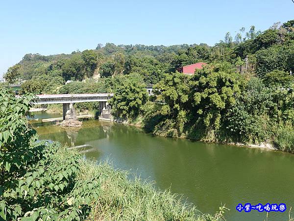 三灣月眉吊橋 (5).jpg