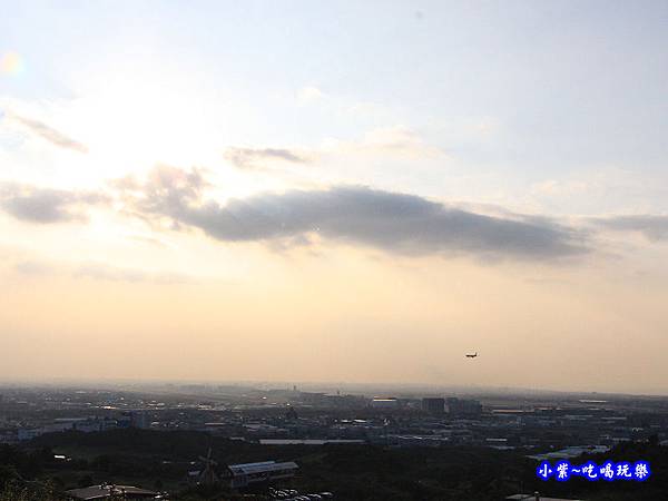 近距離看飛機-海灣星空景觀咖啡館  (4).jpg