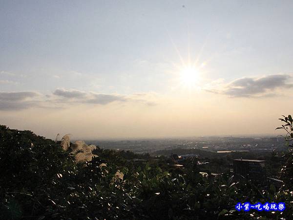 賞夕陽-海灣星空景觀咖啡館 (1).jpg