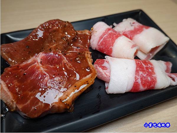 黑胡椒牛小排、牛五花-肉鮮生韓式烤肉吃到飽沙鹿店.jpg