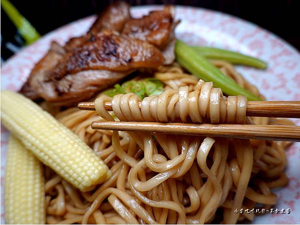 香煎腿排-川巴子蔥油拌麵 (2).jpg