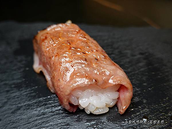 炙燒和牛握壽司-山上走走日式無菜單燒肉 (1).jpg