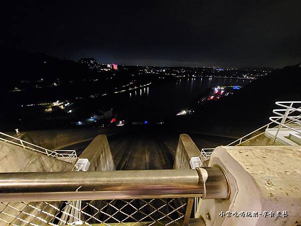 石門水庫排洪道上方看夜景.jpg