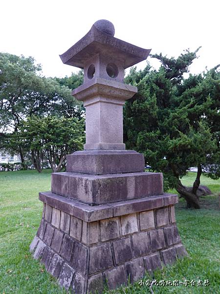 石燈籠-桃園神社 (1).jpg