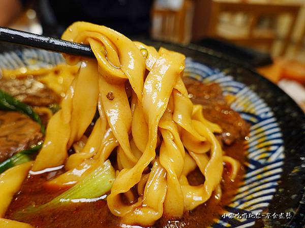 招牌川味牛肉麵-集英會牛肉麵館國際店 (8).jpg