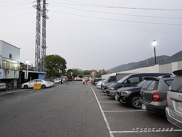 全聯三義店旁停車場-三義夜市美食 (2).jpg