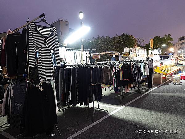 卖衣服-三义夜市.jpg