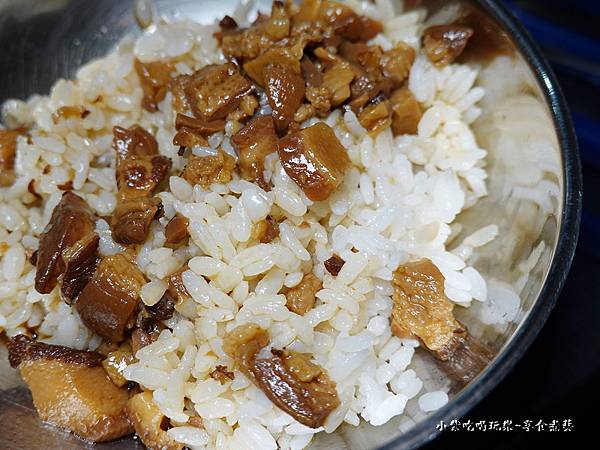 滷肉飯-金獅子燒烤吃到飽.jpg