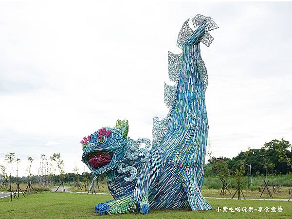 大溪神獸在景觀土丘下方.jpg