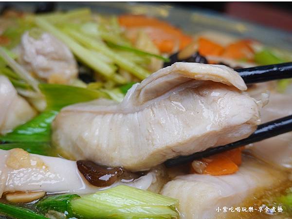芹菜炒鯊魚-五結百匯窯烤雞餐廳 (2).jpg