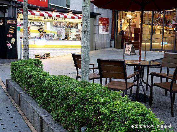 用餐区-HAN%5CS  BURGER美式汉堡专卖店 (3).jpg
