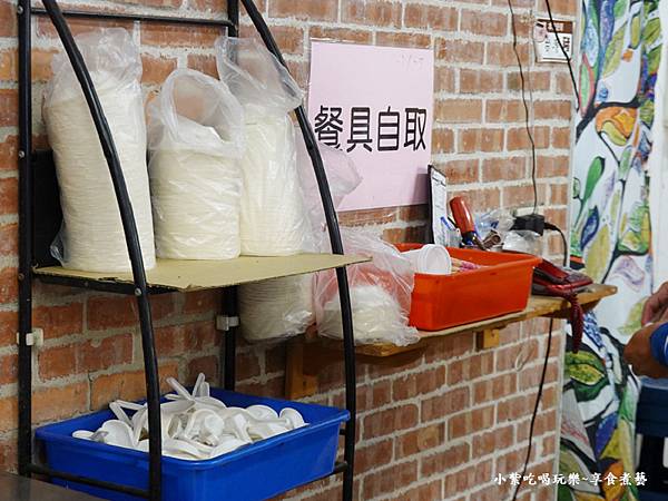 枕头山形象商圈-三姐妹小吃店餐具自取.jpg