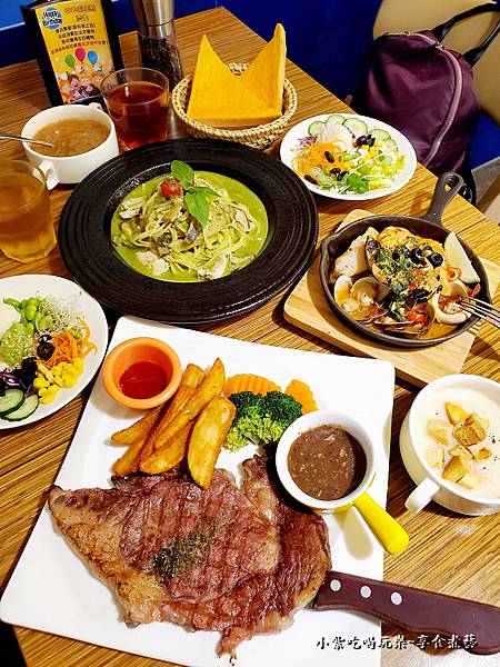 威尼斯意大利餐厅-餐食合照 (2).jpg