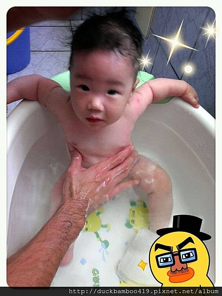 （6M4D）呱老大表示他很滿意今天的洗澡服務.jpg