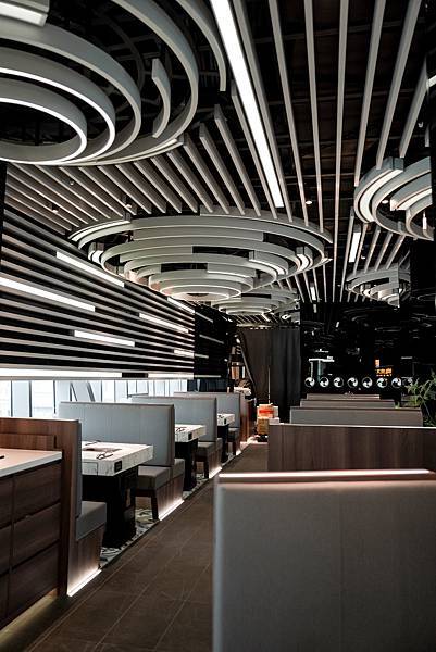 『台中西屯』一人也可以開烤!!全新「燒肉smile」極黑主題