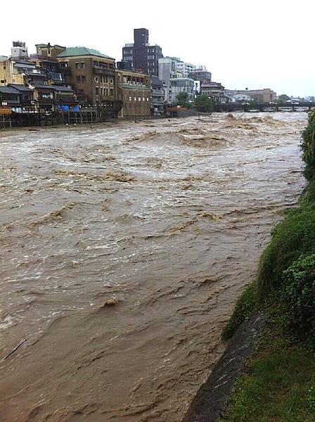 京都嵐山大淹水 台風18號 克魯斯的旅行 痞客邦 京都嵐山大淹水 台風18號 克魯斯的旅行 痞客邦