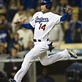 080524 Chin-lung Hu scores from third base on a sacrifice fly by Mark Sweeney.jpg