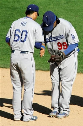 080919 Manny Ramirez bows to teammate Chin-lung Hu after beating the Pirates 4-3 in 12 inning.jpg