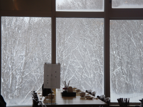 餐廳外的雪景