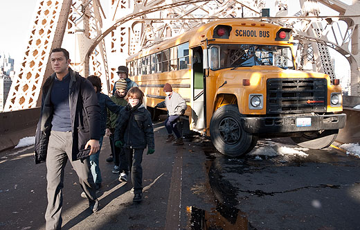 dark-knight-rises-joseph-gordon-levitt-school-bus