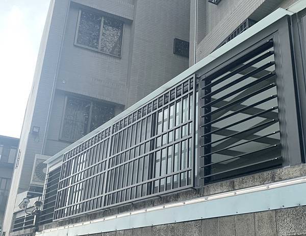不銹鋼防盜窗 (1).jpg